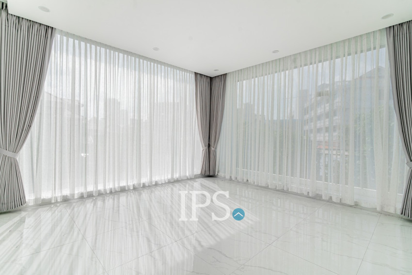 3 Bedroom Villa For Rent - Bassac Garden, Tonle Bassac, Phnom Penh