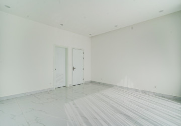 3 Bedroom Villa For Rent - Bassac Garden, Tonle Bassac, Phnom Penh thumbnail