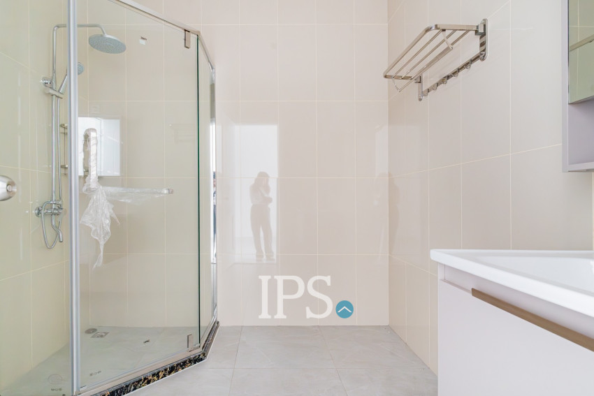 3 Bedroom Villa For Rent - Bassac Garden, Tonle Bassac, Phnom Penh