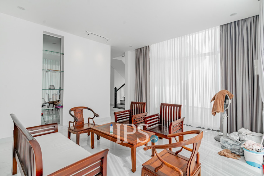 3 Bedroom Villa For Rent - Bassac Garden, Tonle Bassac, Phnom Penh