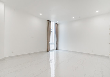 3 Bedroom Villa For Rent - Bassac Garden, Tonle Bassac, Phnom Penh thumbnail