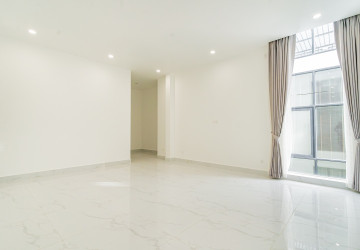 3 Bedroom Villa For Rent - Bassac Garden, Tonle Bassac, Phnom Penh thumbnail