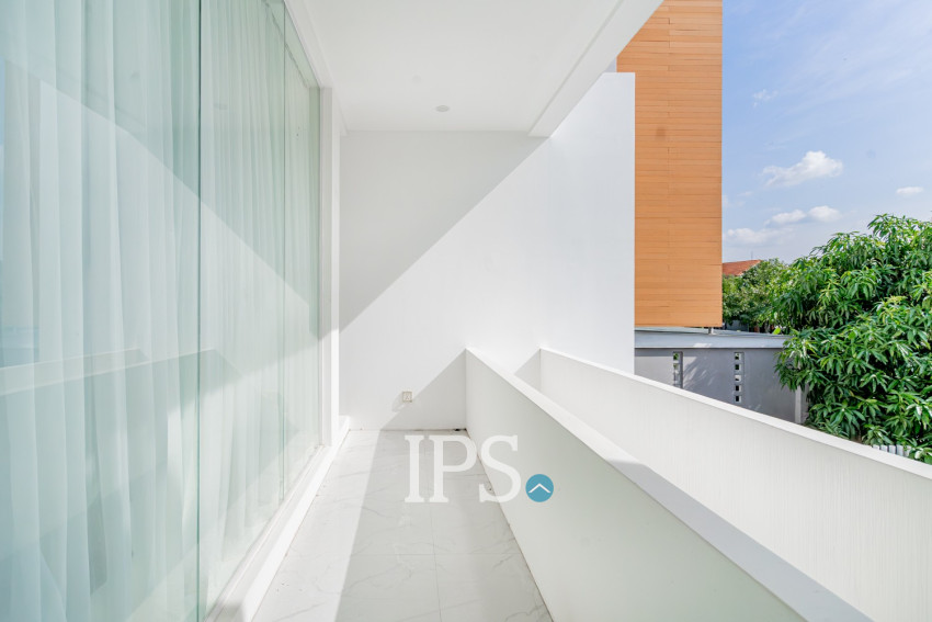 3 Bedroom Villa For Rent - Bassac Garden, Tonle Bassac, Phnom Penh