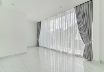 3 Bedroom Villa For Rent - Bassac Garden, Tonle Bassac, Phnom Penh thumbnail
