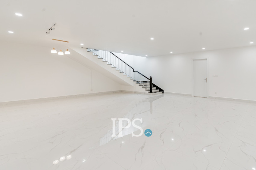 3 Bedroom Villa For Rent - Bassac Garden, Tonle Bassac, Phnom Penh