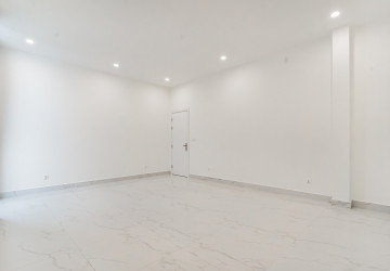 3 Bedroom Villa For Rent - Bassac Garden, Tonle Bassac, Phnom Penh thumbnail