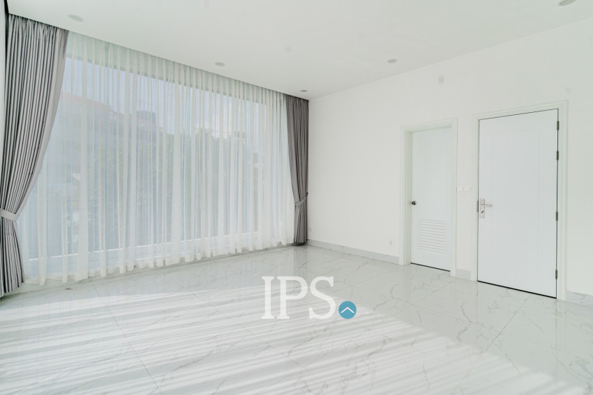 3 Bedroom Villa For Rent - Bassac Garden, Tonle Bassac, Phnom Penh