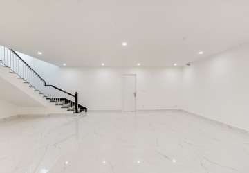 3 Bedroom Villa For Rent - Bassac Garden, Tonle Bassac, Phnom Penh thumbnail