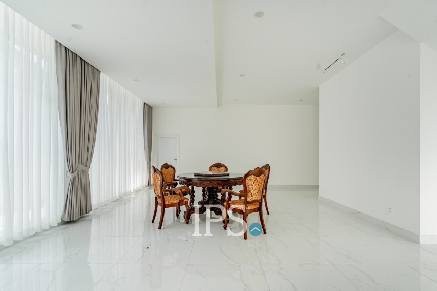 3 Bedroom Villa For Rent - Bassac Garden, Tonle Bassac, Phnom Penh