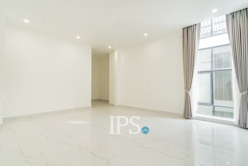 3 Bedroom Villa For Rent - Bassac Garden, Tonle Bassac, Phnom Penh