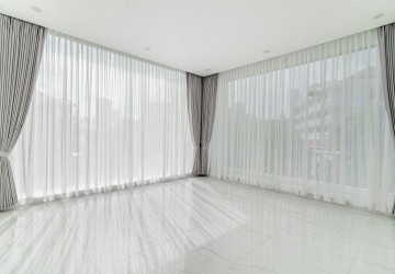 3 Bedroom Villa For Rent - Bassac Garden, Tonle Bassac, Phnom Penh thumbnail