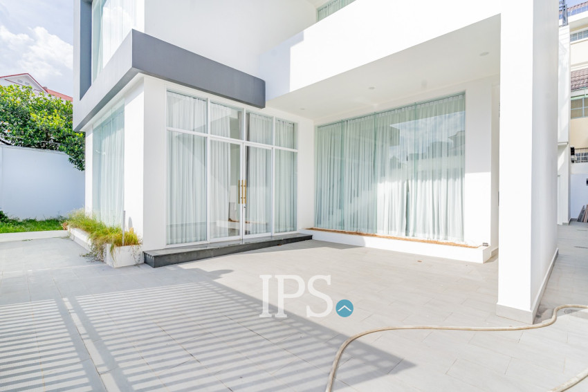 3 Bedroom Villa For Rent - Bassac Garden, Tonle Bassac, Phnom Penh