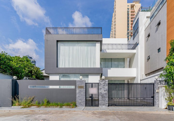 3 Bedroom Villa For Rent - Bassac Garden, Tonle Bassac, Phnom Penh thumbnail