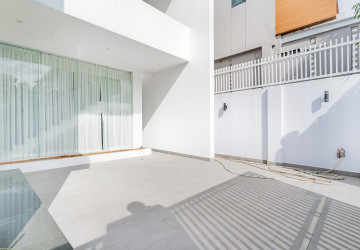 3 Bedroom Villa For Rent - Bassac Garden, Tonle Bassac, Phnom Penh thumbnail