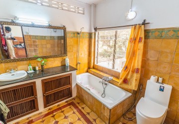 6 Bedroom Villa For Rent - Veal Sbov, Phnom Penh thumbnail