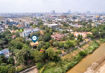 6 Bedroom Villa For Rent - Veal Sbov, Phnom Penh thumbnail