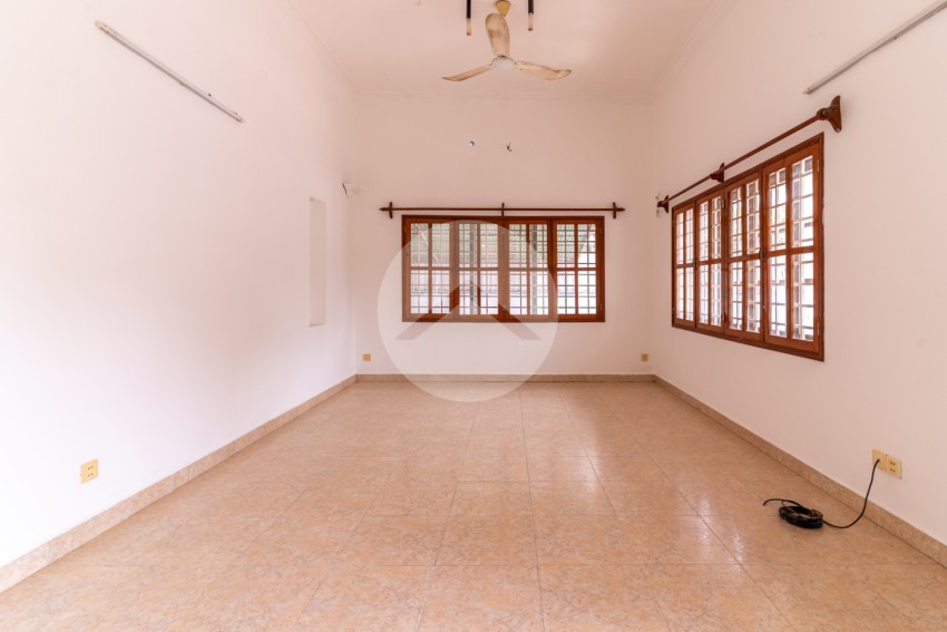 7 Bedroom Villa For Rent - Phsar Daeum Thkov, Phnom Penh