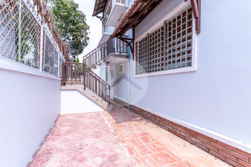 7 Bedroom Villa For Rent - Phsar Daeum Thkov, Phnom Penh