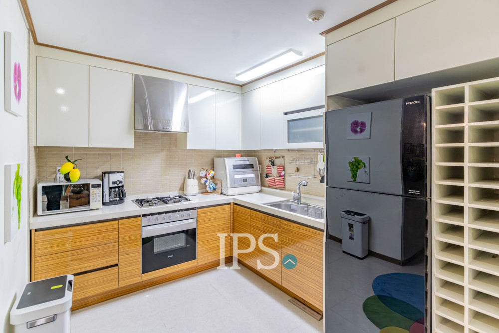 11th Floor 1 Bedroom Condo For Sale - De Castle Royal, BKK1, Phnom Penh - Image 6