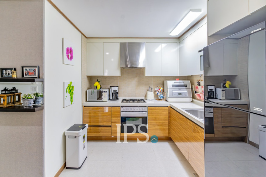 11th Floor 1 Bedroom Condo For Sale - De Castle Royal, BKK1, Phnom Penh