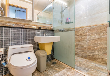 11th Floor 1 Bedroom Condo For Sale - De Castle Royal, BKK1, Phnom Penh thumbnail