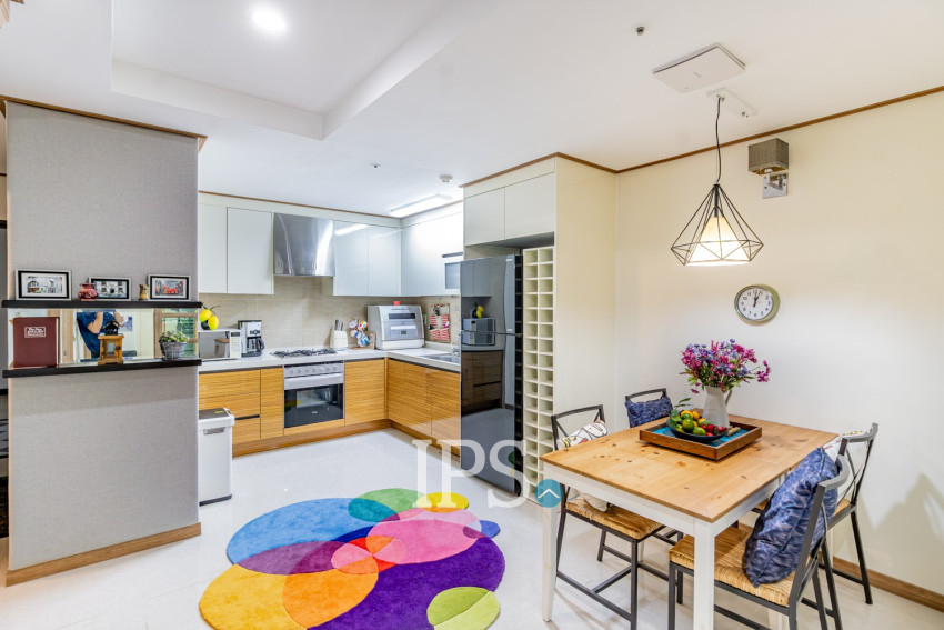 11th Floor 1 Bedroom Condo For Sale - De Castle Royal, BKK1, Phnom Penh