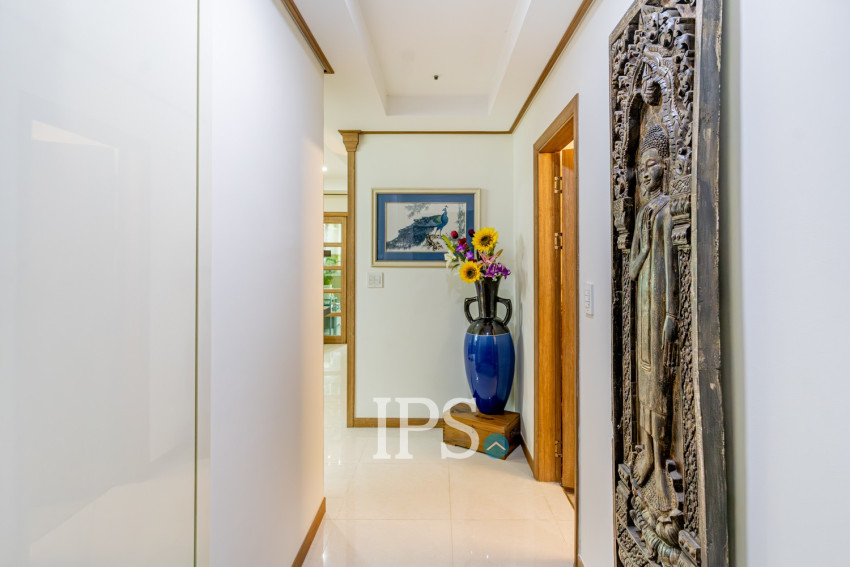 11th Floor 1 Bedroom Condo For Sale - De Castle Royal, BKK1, Phnom Penh
