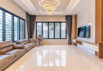 10 Bedroom Villa For Sale - Daeum Mien, Ta Khmau thumbnail