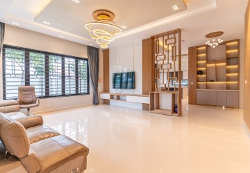 10 Bedroom Villa For Sale - Daeum Mien, Ta Khmau thumbnail