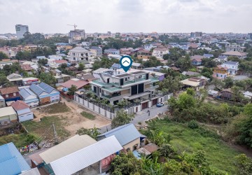 10 Bedroom Villa For Sale - Daeum Mien, Ta Khmau thumbnail