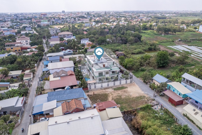 10 Bedroom Villa For Sale - Daeum Mien, Ta Khmau