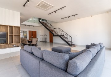 4 Bedroom Duplex Penthouse Serviced Apartment For Rent - BKK1, Phnom Penh thumbnail