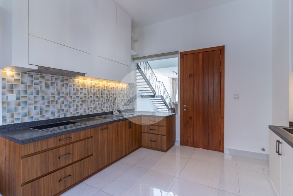 Duplex 4 Bedroom Serviced Penthouse For Rent - BKK1, Phnom Penh - Image 8