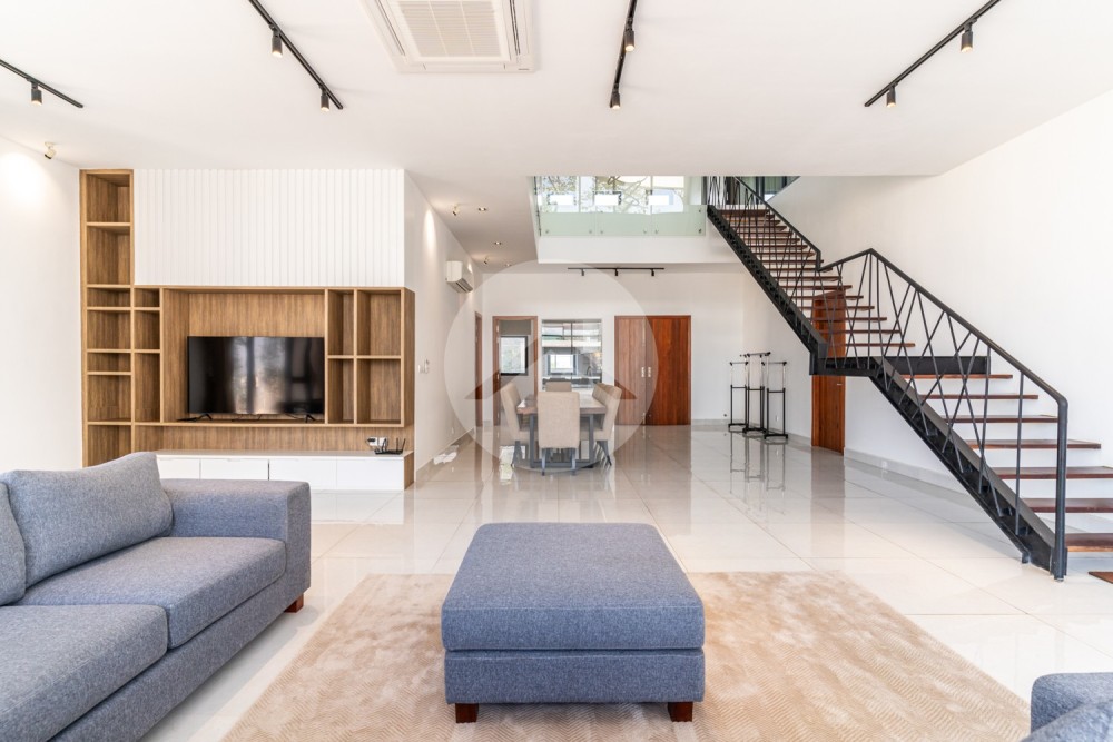 Duplex 4 Bedroom Serviced Penthouse For Rent - BKK1, Phnom Penh - Image 4