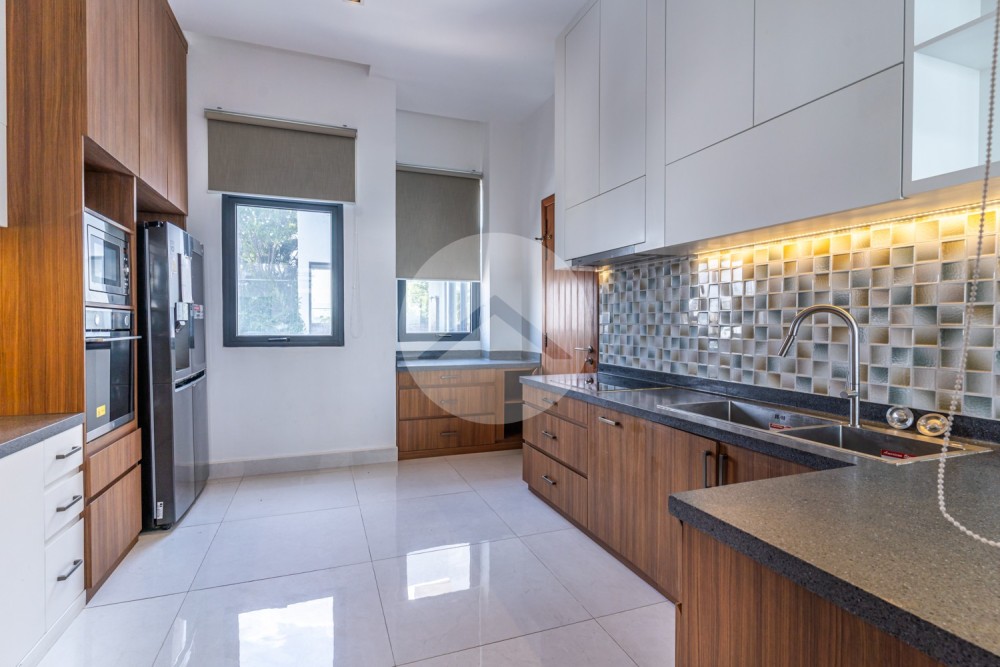 Duplex 4 Bedroom Serviced Penthouse For Rent - BKK1, Phnom Penh - Image 7