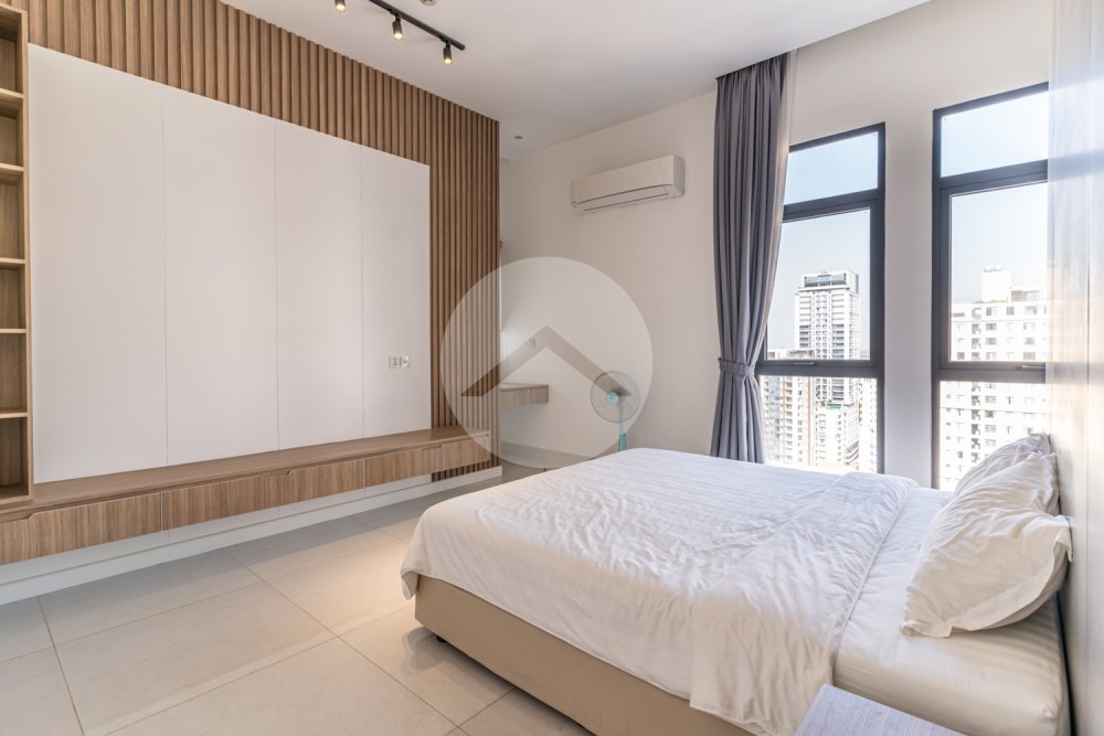Duplex 4 Bedroom Serviced Penthouse For Rent - BKK1, Phnom Penh - Image 11