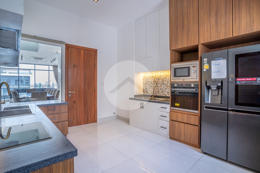 Duplex 4 Bedroom Serviced Penthouse For Rent - BKK1, Phnom Penh - Image 9