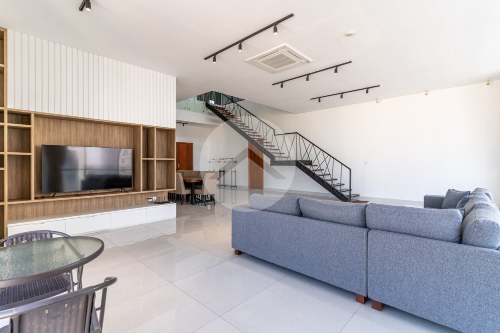 Duplex 4 Bedroom Serviced Penthouse For Rent - BKK1, Phnom Penh - Image 2