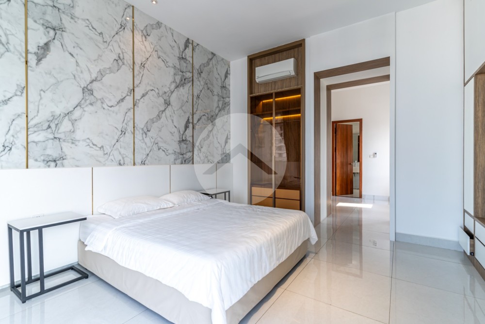 Duplex 4 Bedroom Serviced Penthouse For Rent - BKK1, Phnom Penh - Image 14