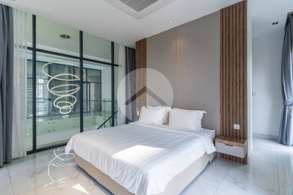 Duplex 4 Bedroom Serviced Penthouse For Rent - BKK1, Phnom Penh - Image 17