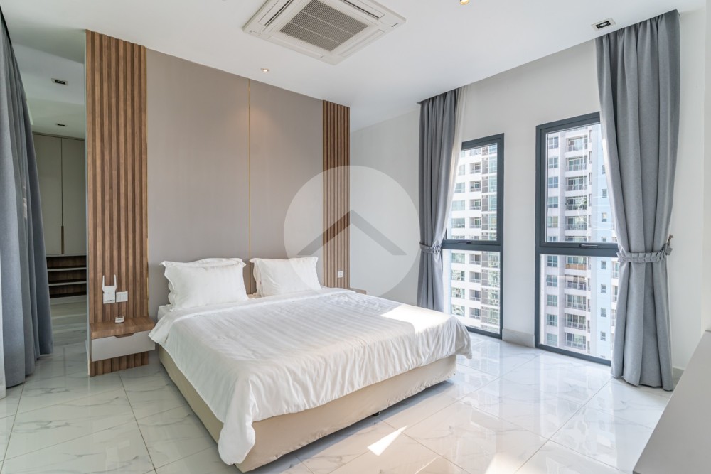 Duplex 4 Bedroom Serviced Penthouse For Rent - BKK1, Phnom Penh - Image 16
