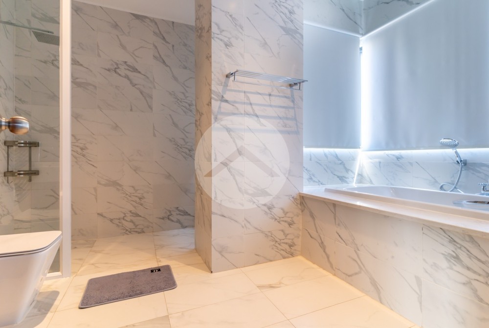 Duplex 4 Bedroom Serviced Penthouse For Rent - BKK1, Phnom Penh - Image 21