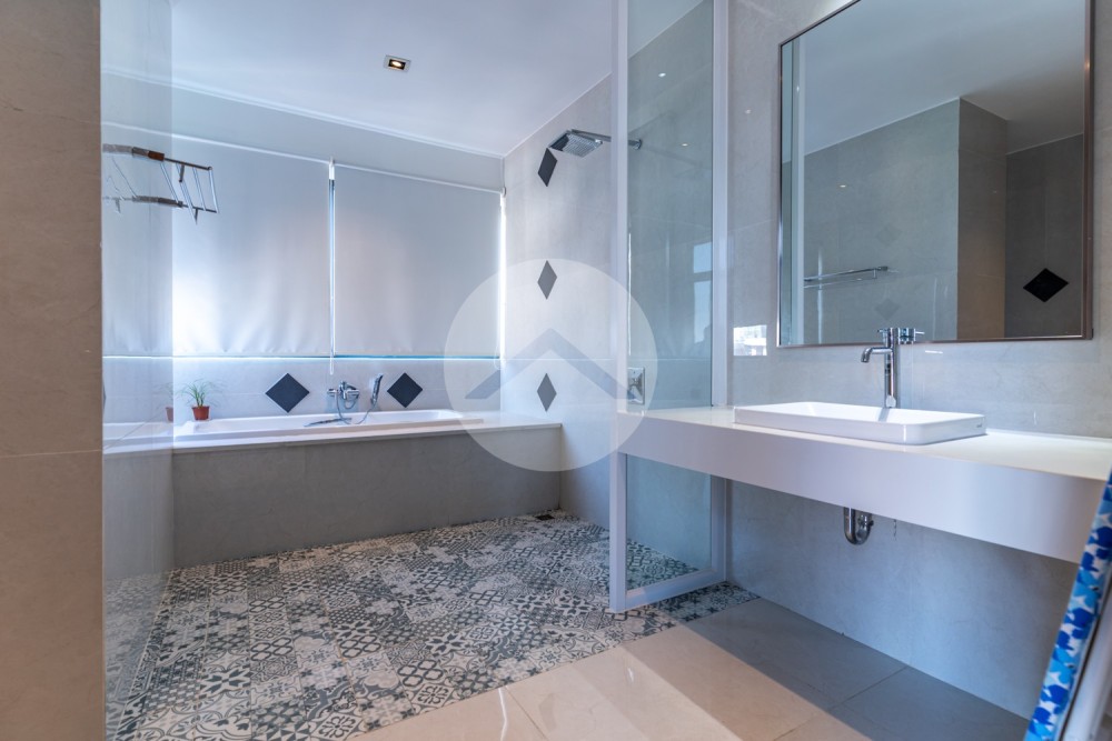 Duplex 4 Bedroom Serviced Penthouse For Rent - BKK1, Phnom Penh - Image 22
