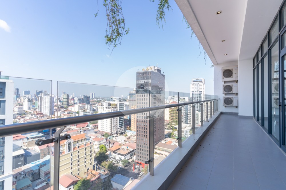 Duplex 4 Bedroom Serviced Penthouse For Rent - BKK1, Phnom Penh - Image 25