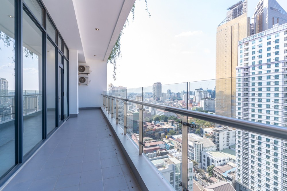 Duplex 4 Bedroom Serviced Penthouse For Rent - BKK1, Phnom Penh - Image 24