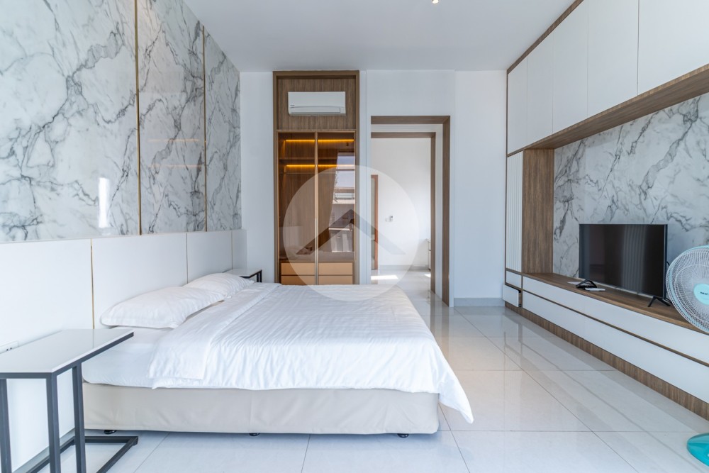Duplex 4 Bedroom Serviced Penthouse For Rent - BKK1, Phnom Penh - Image 15