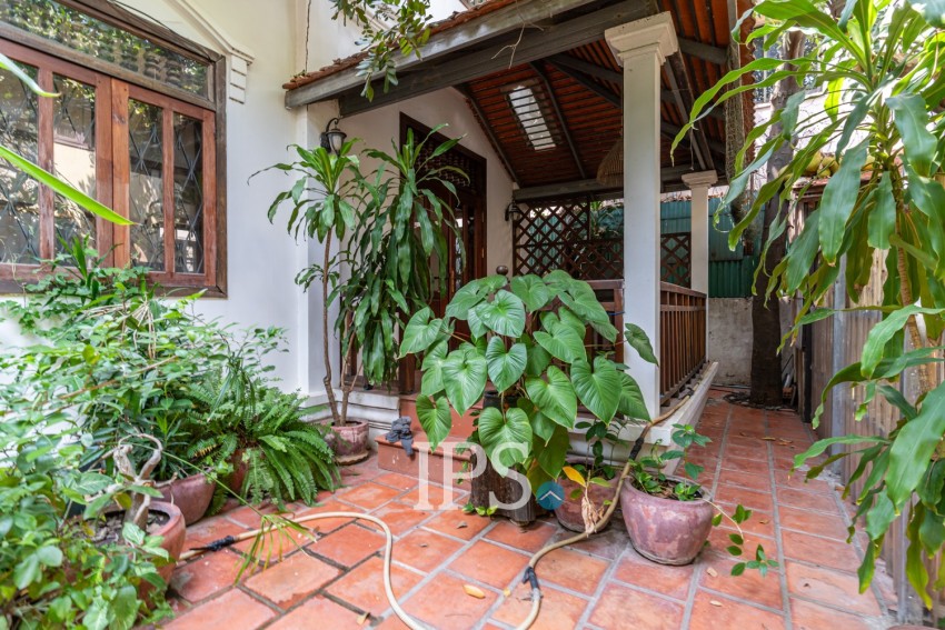 2 Bedroom House For Rent - Boeung Trabek, Phnom Penh