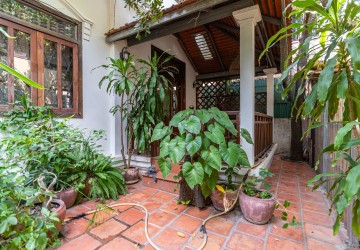 2 Bedroom House For Rent - Boeung Trabek, Phnom Penh thumbnail