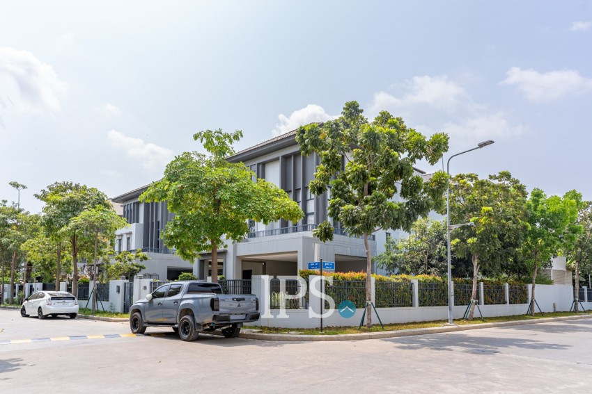 6 Bedroom Queen Villa For Sale - Chip Mong Landmark 271, Beoung Tumpun 2, Phnom Penh