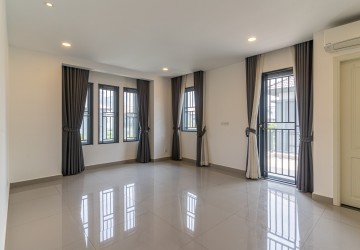 6 Bedroom Queen Villa For Sale - Chip Mong Landmark 271, Beoung Tumpun 2, Phnom Penh thumbnail